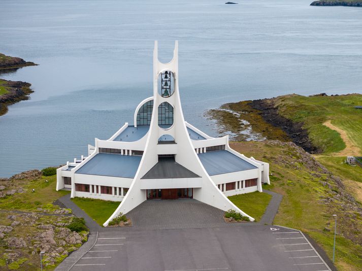 Færri gifta sig í kirkju en áður. Flestir giftu sig í fyrra hjá sýslumanni. 