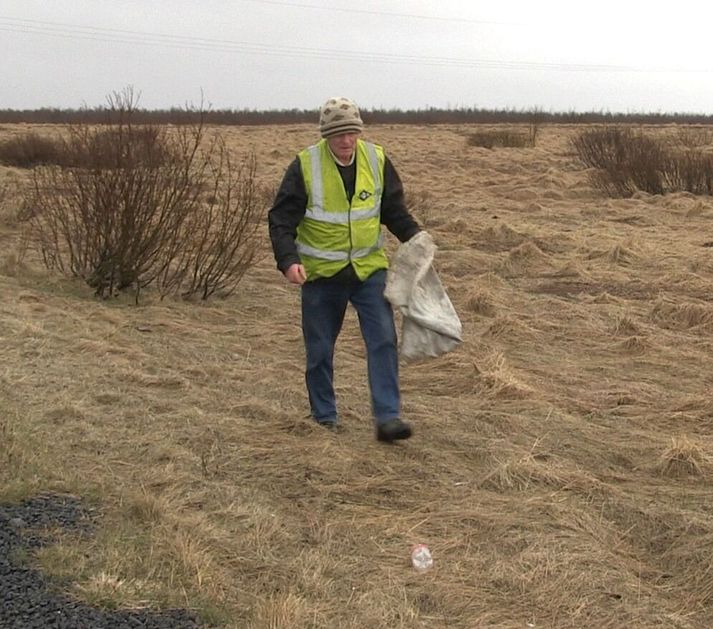 Guðni að störfum við Suðurlandsveginn á milli Hveragerðis og Selfoss.