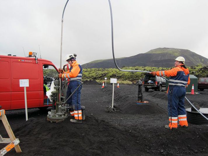 Þegar lofttegundinni er dælt niður í jörðina breytist hún í stein.