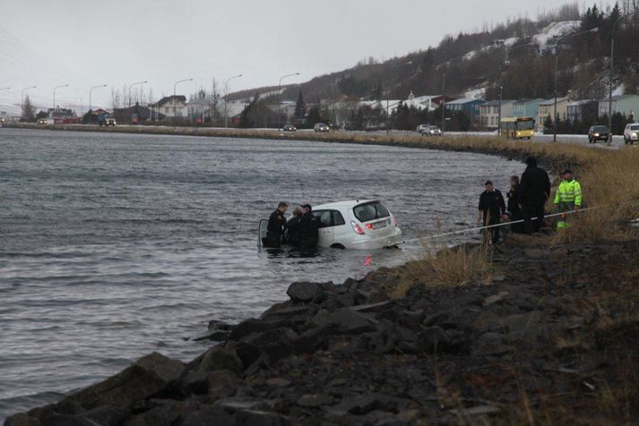 Lögreglumenn að störfum í morgun.
