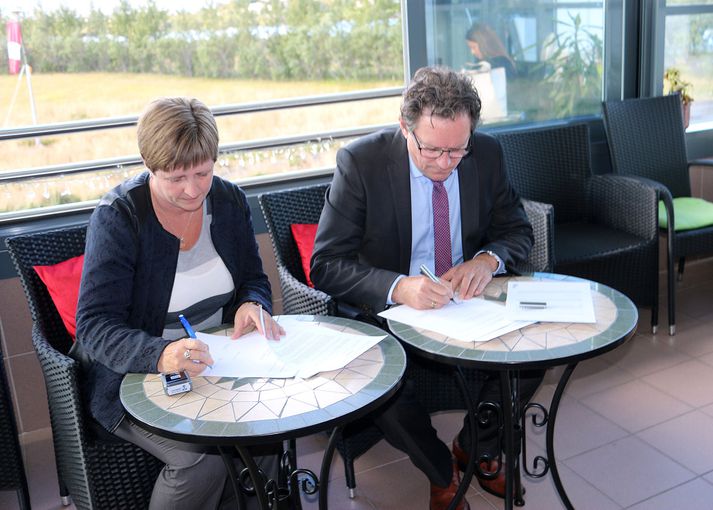 Skrifað undir samkomulag um hjúkrunarrýmin.