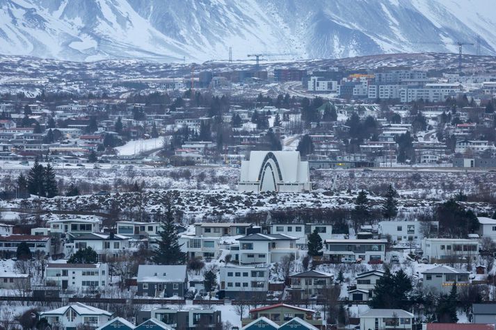 Framboðið á höfuðborgarsvæðinu og í nágrannasveitarfélögum hefur á síðustu sex mánuðum dregist saman um tæplega helming.