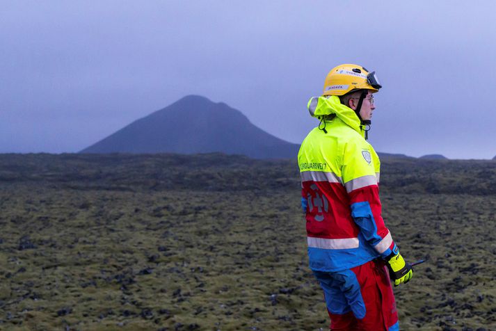 Aukamannskapur björgunarsveita- og lögreglufólks var kallaður út til að sinna rýmingu á svæðinu.