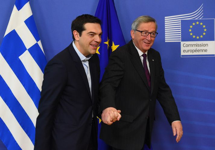 Fundur þeirra Tsipras og Juncker hófst á léttu nótunum.