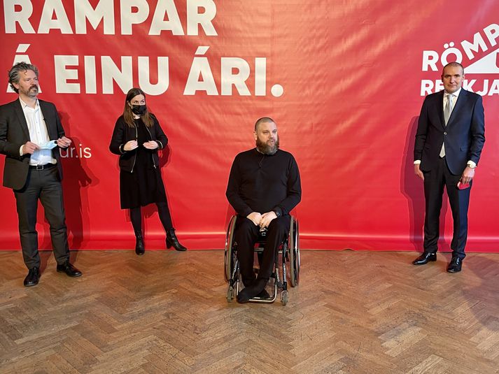 Borgarstjóri, forsætisráðherra og forseti íslands ásamt Haraldi Þorleifsyni, forsprakka Römpum upp Reykjavík á kynningarfundi verkefnisins í mars.