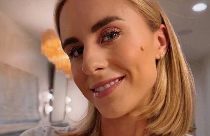 Jess McClain er skiljanlega mjög svekkt eftir að hafa hlaupið út úr brautinni vegna mistaka forystubílsins.