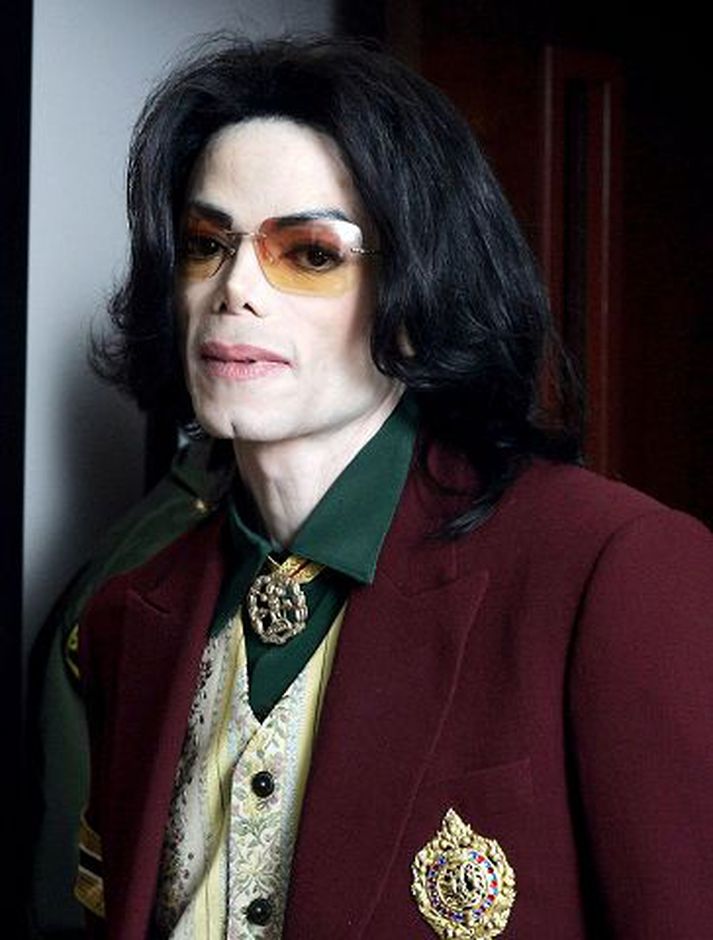 Michael jackson. Popparinn hefur höfðað mál gegn flugfélaginu Xtra Jet fyrir hleranir.