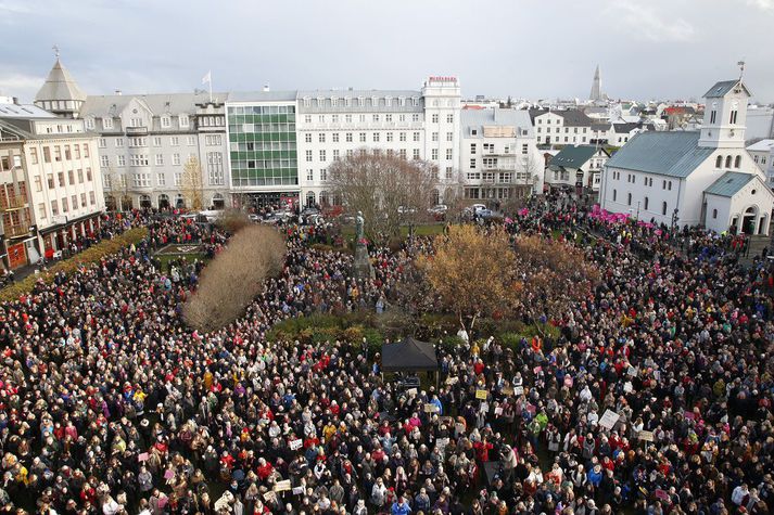 Þúsundir fylltu Austurvöll á Kvennafrídaginn fyrir tveimur árum.