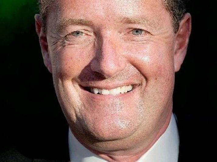 Fjölmiðlamaðurinn Piers Morgan er ósáttur við fólkið í kringum söngkonuna Amy Winehouse.