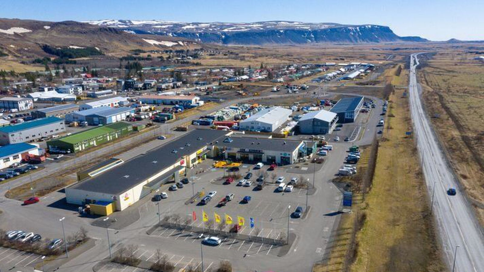 Enn varað við umferðartöfum sökum fram­kvæmda á Hring­vegi
