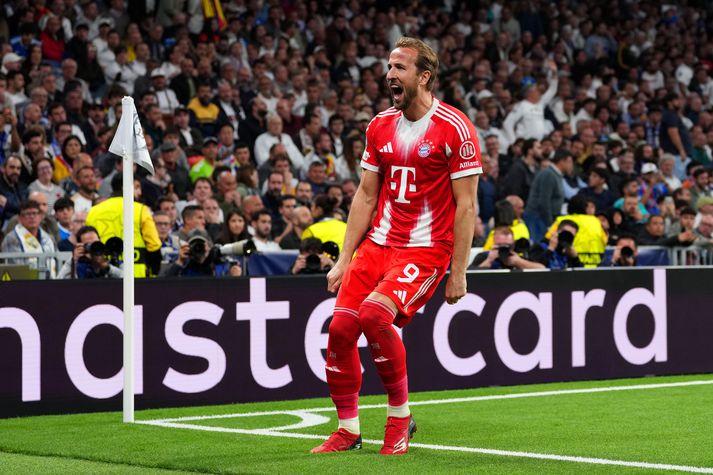 Harry Kane fagnar marki sínu eftir að hafa komið Bayern München í 2-0 á móti Real Madrid á fyrstu mínútu seinni hálfleiks.