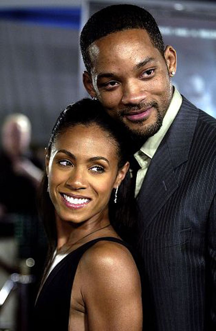 Jada Pinkett Smith segir Katie hafa blómstrað í hlutverki eiginkonu og móður og vísar sögusögnum á bug um að hún sé kúguð.