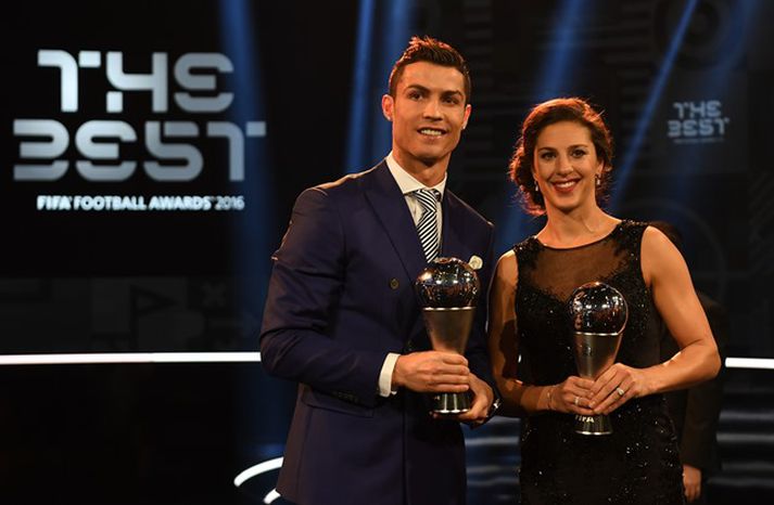 Cristiano Ronaldo og Carli Lloyd, bestu leikmenn heims 2016.