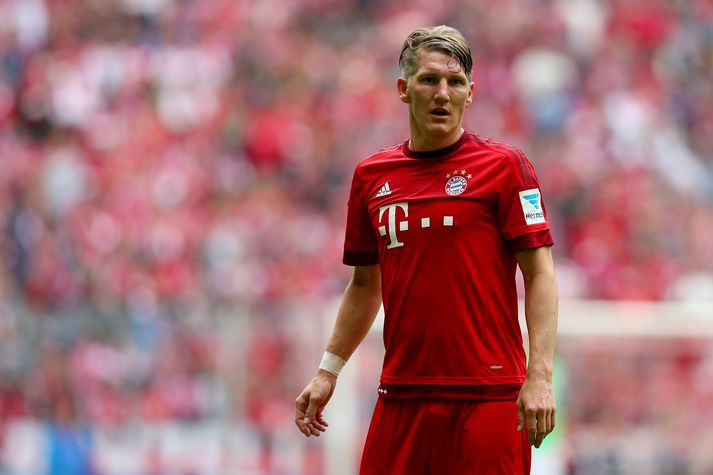 Bastian Schweinsteiger verður fyrsti Þjóðverjinn til að spila fyrir aðallið Manchester United.