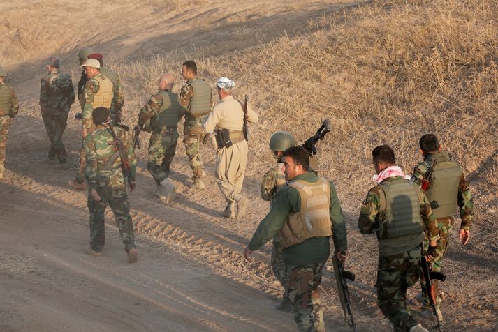 Peshmerga sveitir Kúrda á gangi nærri Mosul.