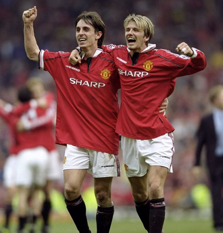 Neville og Beckham eru miklir vinir. Þeir fagna hér saman árið 1999.