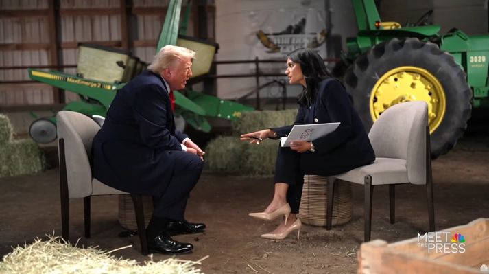 Trump kastaði hljóðnemanum í jörðina og kvartaði yfir því að hafa eytt klukkutíma í viðtalið áður en hann gekk á brott.