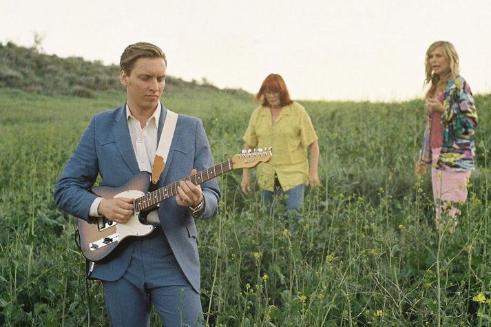 George Ezra situr í fyrsta sæti Íslenska listans á FM957 með lagið Green Green Grass.