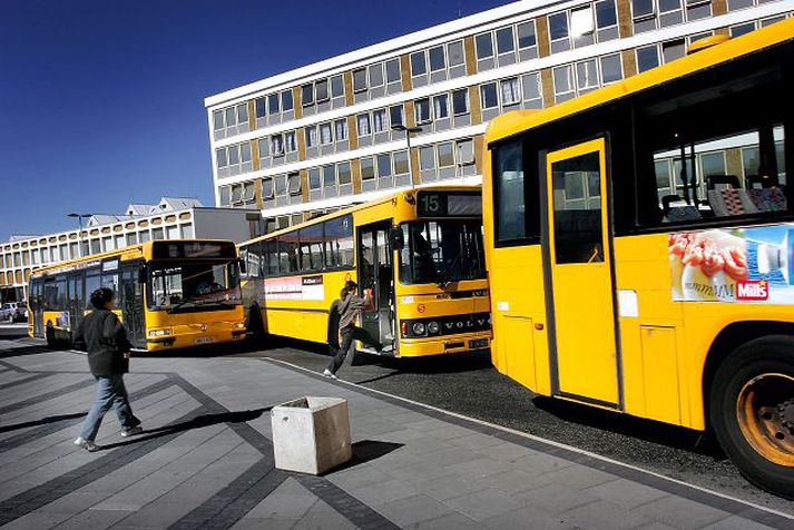 Borgarstjóri segir ekki albesta fyrirkomulagið að þingmaður sé stjórnarformaður Strætó. Því sé skiljanlegt að Ármann hyggist hætta.