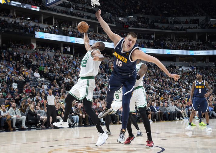 Nikola Jokic átti erfitt uppdráttar gegn Boston Celtics.