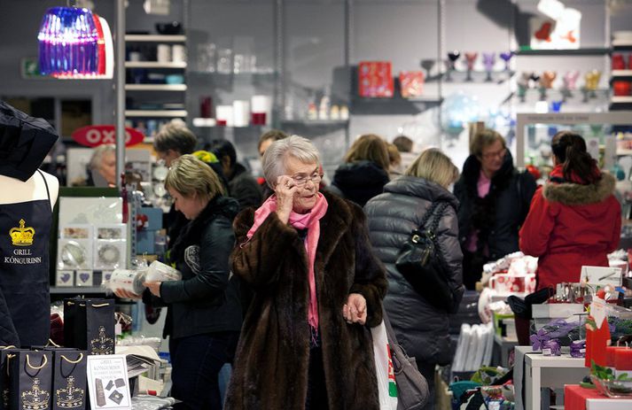 Væntingavísitala hækkaði hjá tekjuhágum á milli desember og nóvember, en lækkaði hjá tekjulágum.