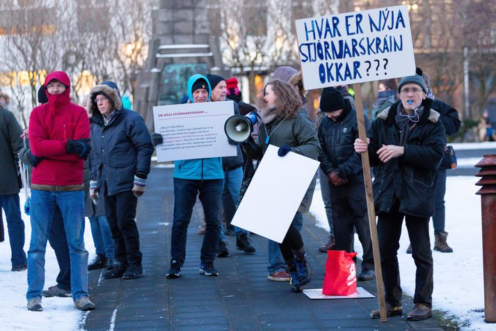 Ísland fær þó sérstaka umfjöllun í skýrslunni vegna Samherjamálsins en samtökin veittu því sérstaka eftirtekt að Íslendingar eru meðal þeirra þjóða er sýnt hafa vanþóknun sína á spilltum stjórnarháttum æðstu valdhafa landsins á götum úti.