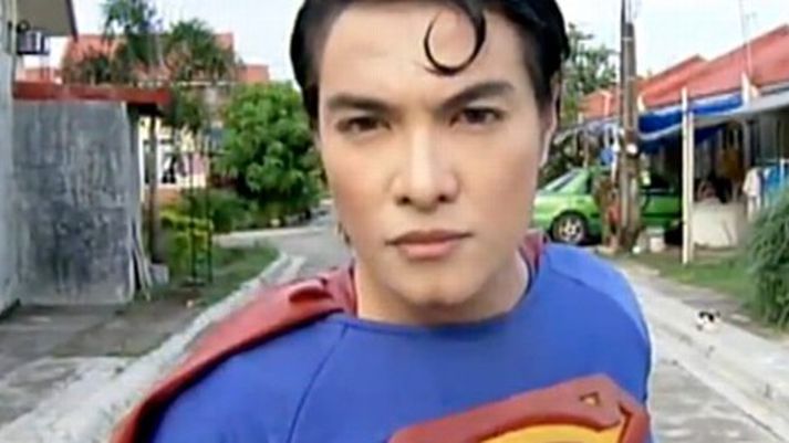 Chavez er mikill aðdáandi Lois & Clark. Þættirnir voru afar vinsælir árið 1995.