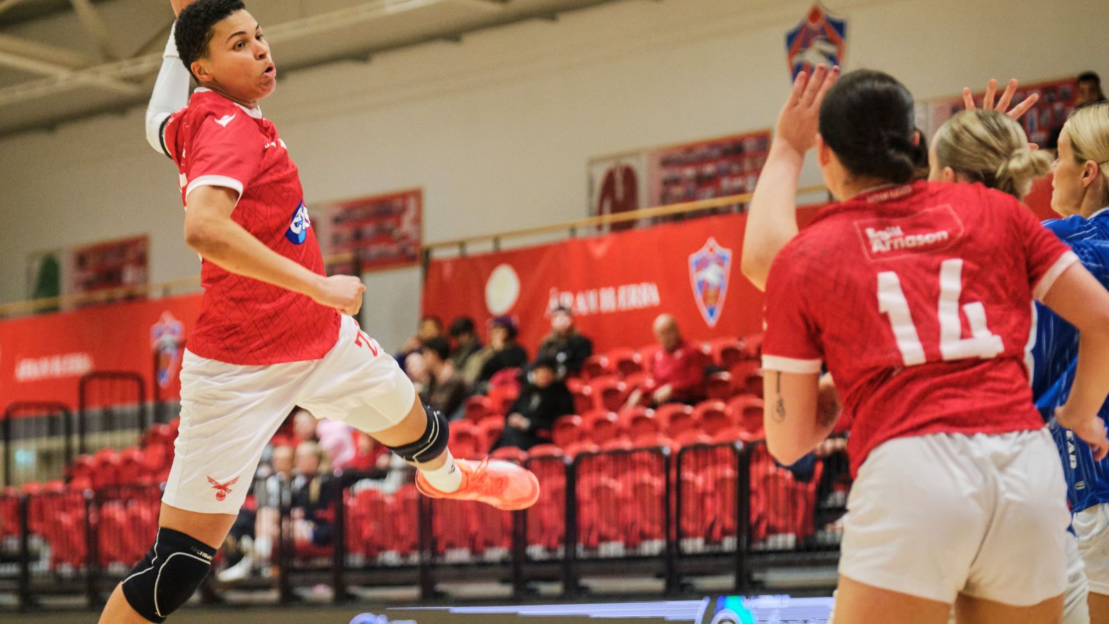 Valur - ÍR | Toppslagur fyrir landsleikjahlé