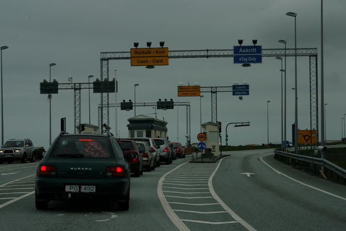 Hvalfjarðargöngin voru opnuð í júlí 1998.