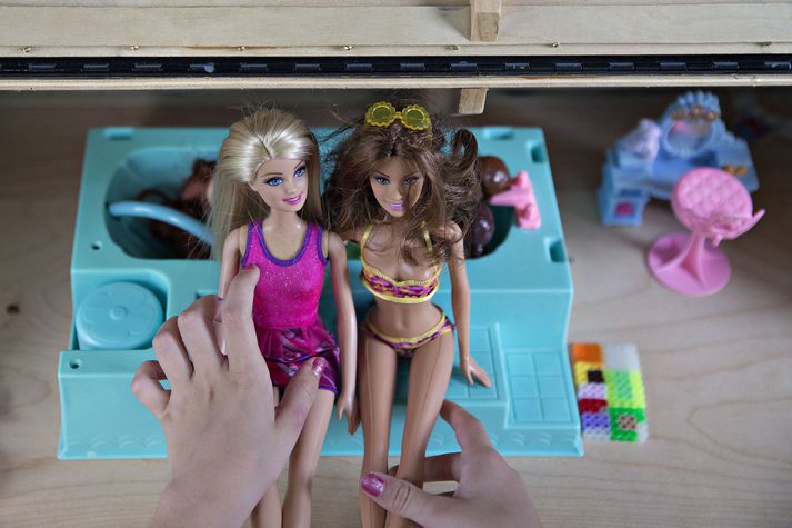 Umræðan um útlit Barbie og áhrif þess á stelpur hefur staðið árum saman.