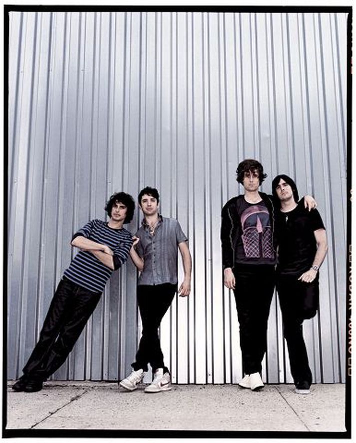 The Rapture hefur alltaf átt stóran aðdáendahóp hér á landi eftir tónleikana á Airwaves árið 2002 en margir telja tónleikana þá bestu í sögu hátíðarinnar. Trommuleikari sveitarinnar, Vito Roccoforte (lengst til hægri), vonast til að sveitin geti endurtekið leikinn.