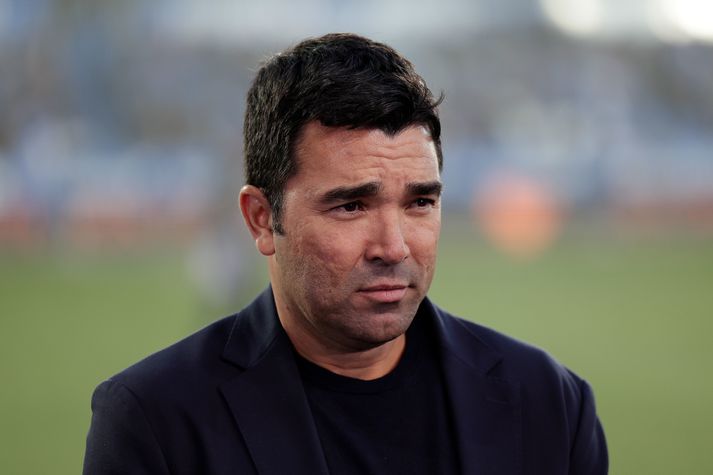 Deco á hliðarlínunni á leik Barcelona gegn Deportivo í gær.