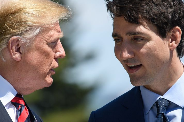 Donald Trump og Justin Trudeau ræðast við.