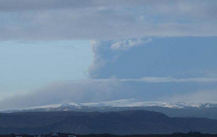 Myndir teknar frá bænum Arnardrangi í landbroti af Helga Vilberg Jóhannssyni  bónda kl.19:40.