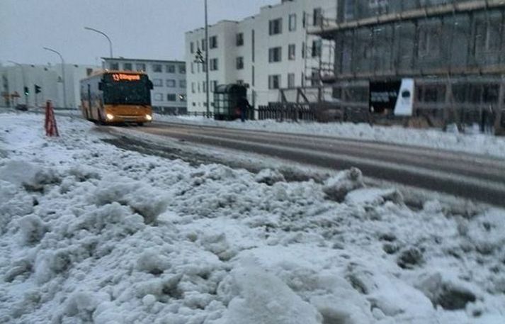 Engir farþegar voru í vagninum og bílstjóra sakaði ekki. Myndin tengist ekki fréttinni.