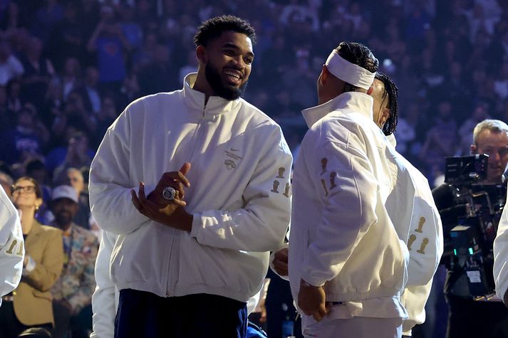 Leikmenn New York Knicks voru ánægðir með að fá hringana sína. Ekki er þó hægt að segja það sama með starfsfólk félagsins.