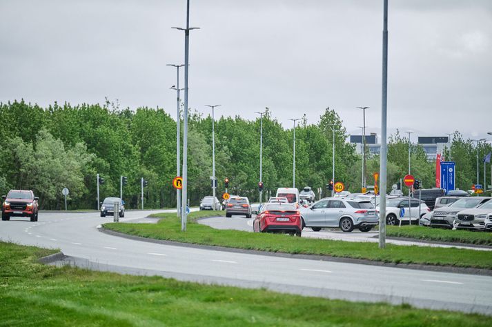 Barnavernd var kölluð til vegna ökumannsins. 