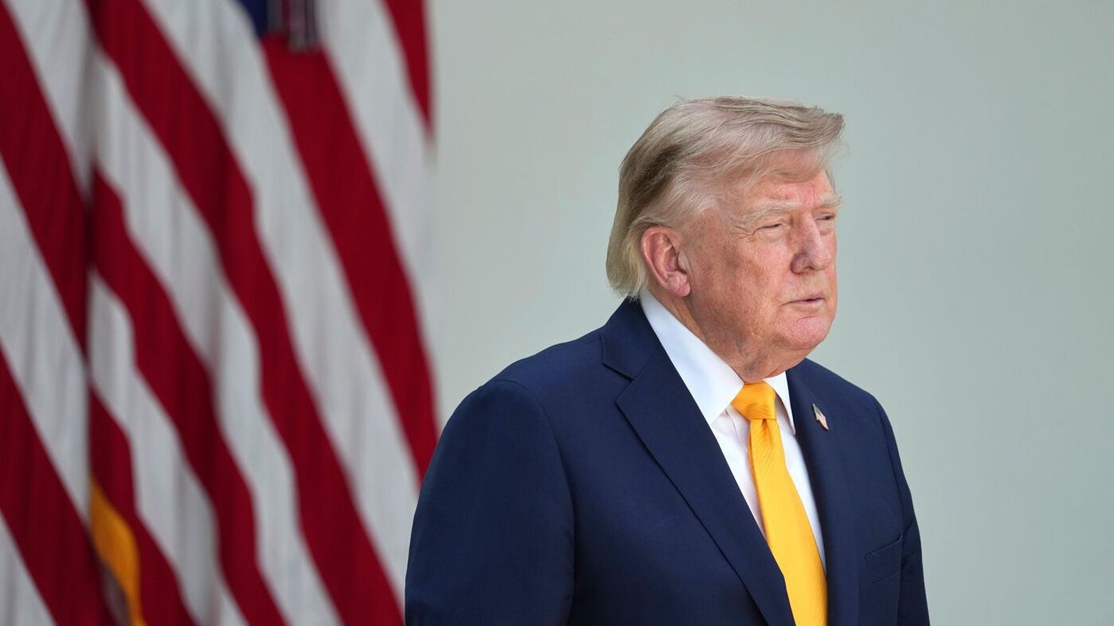 Sögu­lega ó­vin­sæll Trump en stríðið er óvinsælla