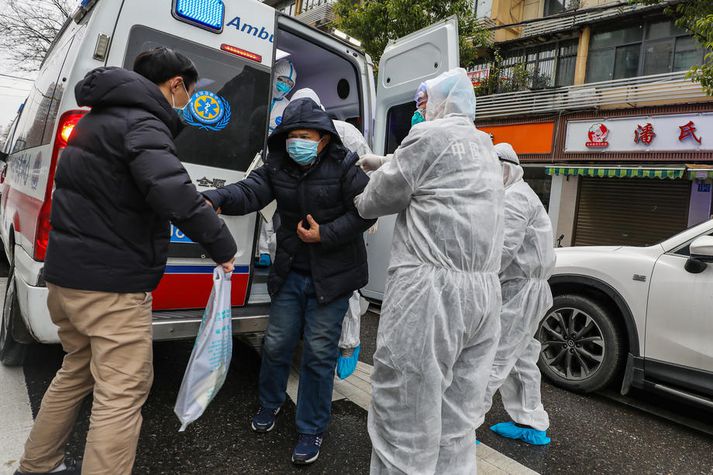 Yfir 100 eru látin vegna Wuhan-veirunnar.