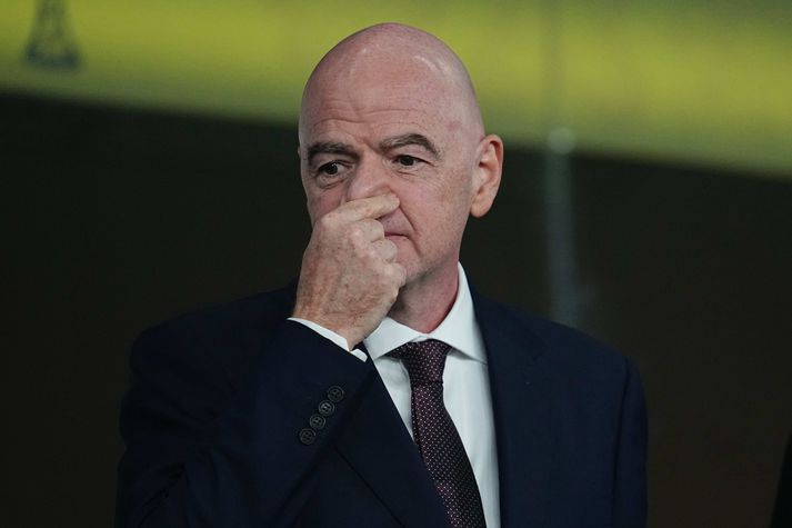 Gianni Infantino var að reyna að gera lítið úr áhyggjunum af HM í Bandaríkjunum í sumar en ákvað að gera það með því að skjóta á breska stuðningsmenn.