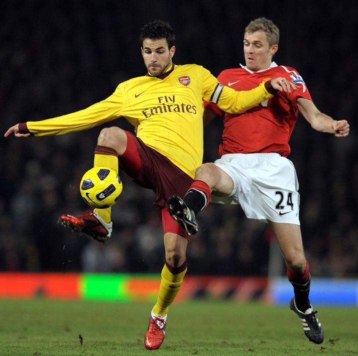 Fletcher og Fabregas í baráttunni í kvöld. Nordic Photos/AFP