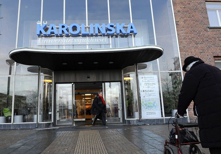 Viðkomandi aðili var á gjörgæslu Karolinska.