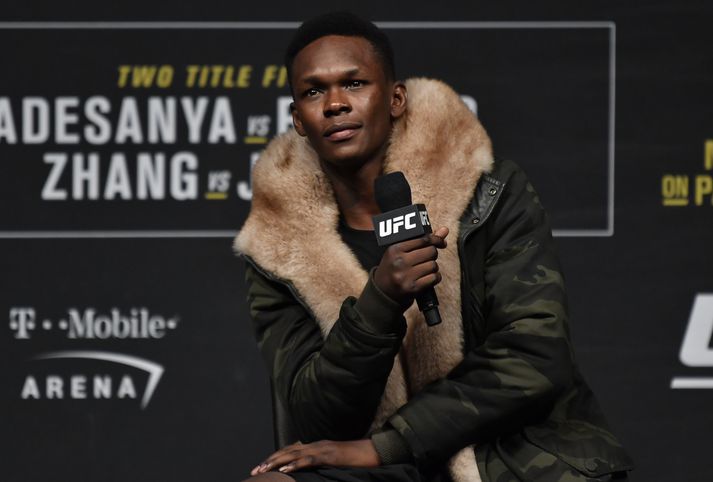 Israel Adesanya hefur unnið alla 18 bardaga sína á atvinnumannaferlinum.