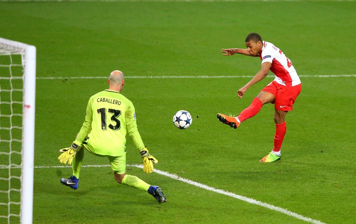 Kylian Mbappé skorar fyrsta Meistaradeildarmark sitt á ferlinum, gegn Manchester City í febrúar 2017.