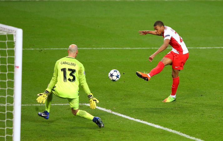 Kylian Mbappé skorar fyrsta Meistaradeildarmark sitt á ferlinum, gegn Manchester City í febrúar 2017.