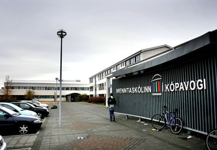 Hótanir sem feðgarnir urðu fyrir eru taldar eiga rætur að rekja til deilna sem urðu á milli nemenda í Menntaskólanum í Kópavogi. Mynd/ Heiða.