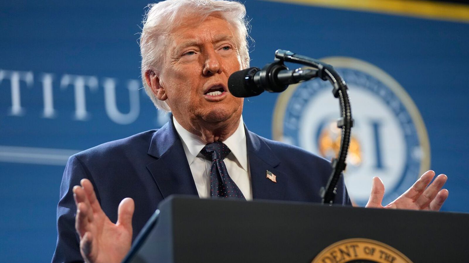 Segir nánast ekkert ósprengt í Íran og að stríðinu gæti lokið fljótt