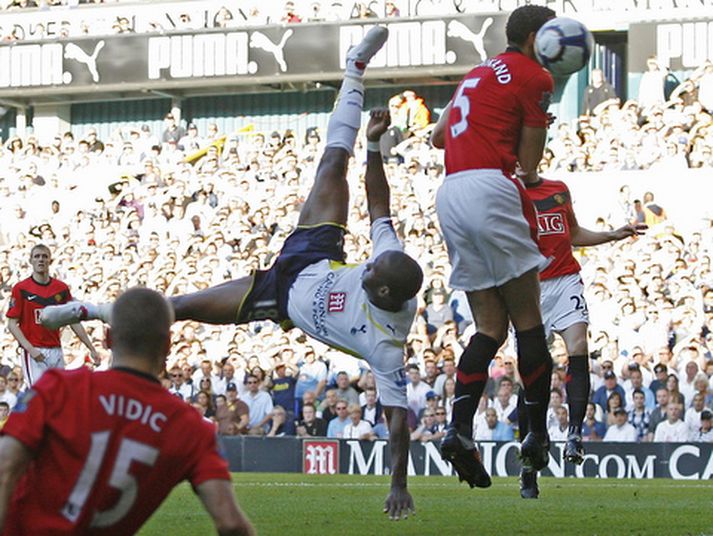 Jermain Defoe skorar markið sitt á móti Manchester United á dögunum.