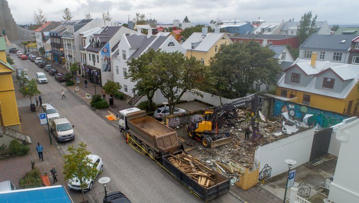 Borgin hyggst kæra til lögreglu niðurrif 98 ára gamals húss við Skólavörðustíg 36 sem var verndað.