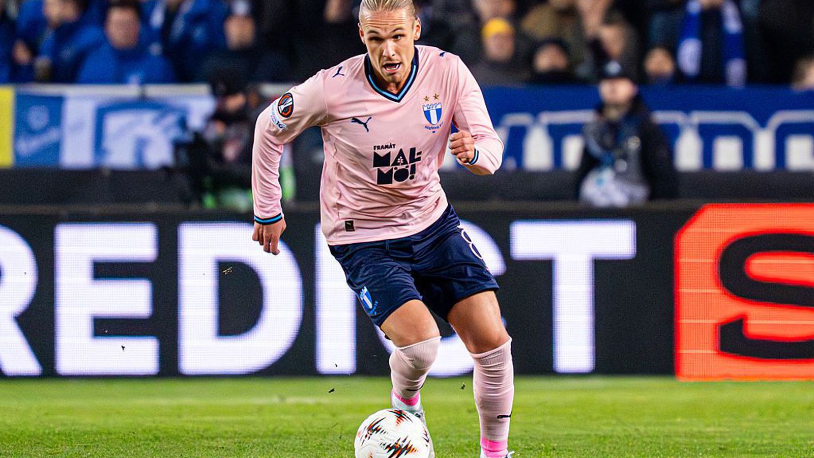 Leik hætt hjá Arnóri um stundar­sakir vegna slags­mála